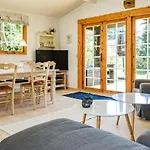 Сasa de vacaciones 2 Bedroom Gorgeous In
